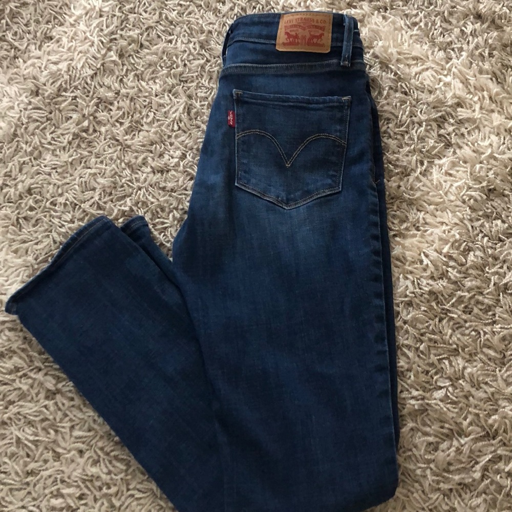 Women’s Levi skinny jeans
